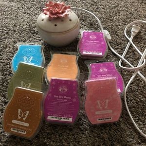 8 UNUSED Scentsy bars and warmer! Make an offer!